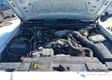 2010 Ford Crown Victoria Police Interceptor z USA, uszkodzony, nr VIN 2FABP7BV2AX105797